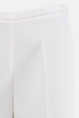 Beige kostuumbroek van MANGO, met een gladde textuur en een elegante plooi aan de voorzijde.