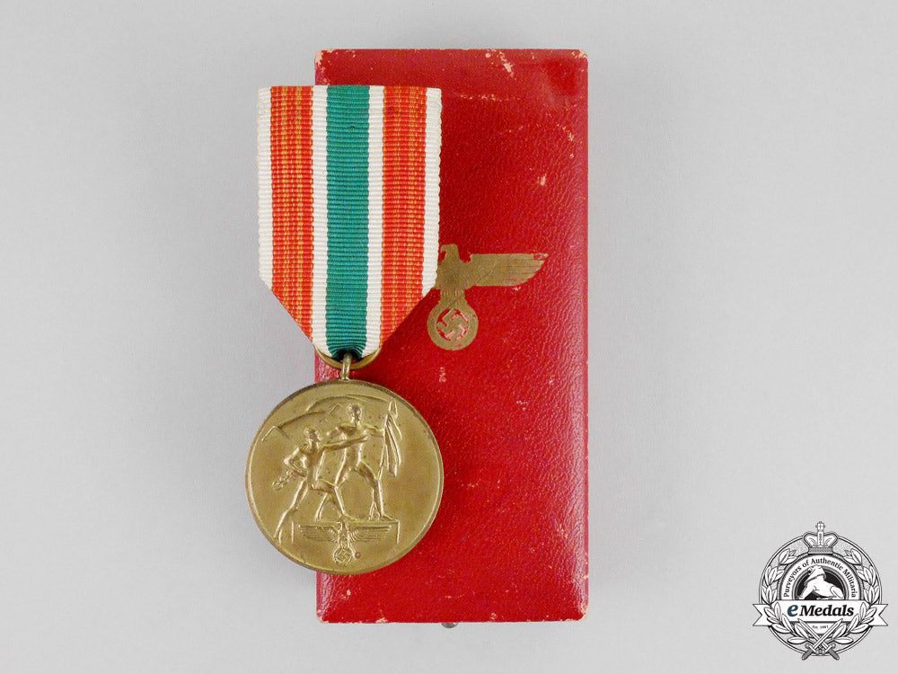 a_return_of_memel_medal_in_its_case_of_issue_by_petz&_lorenz_l_112_1