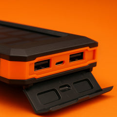 Powerbank 15.000 mAh - vandafvisende og med indbygget lommelygte