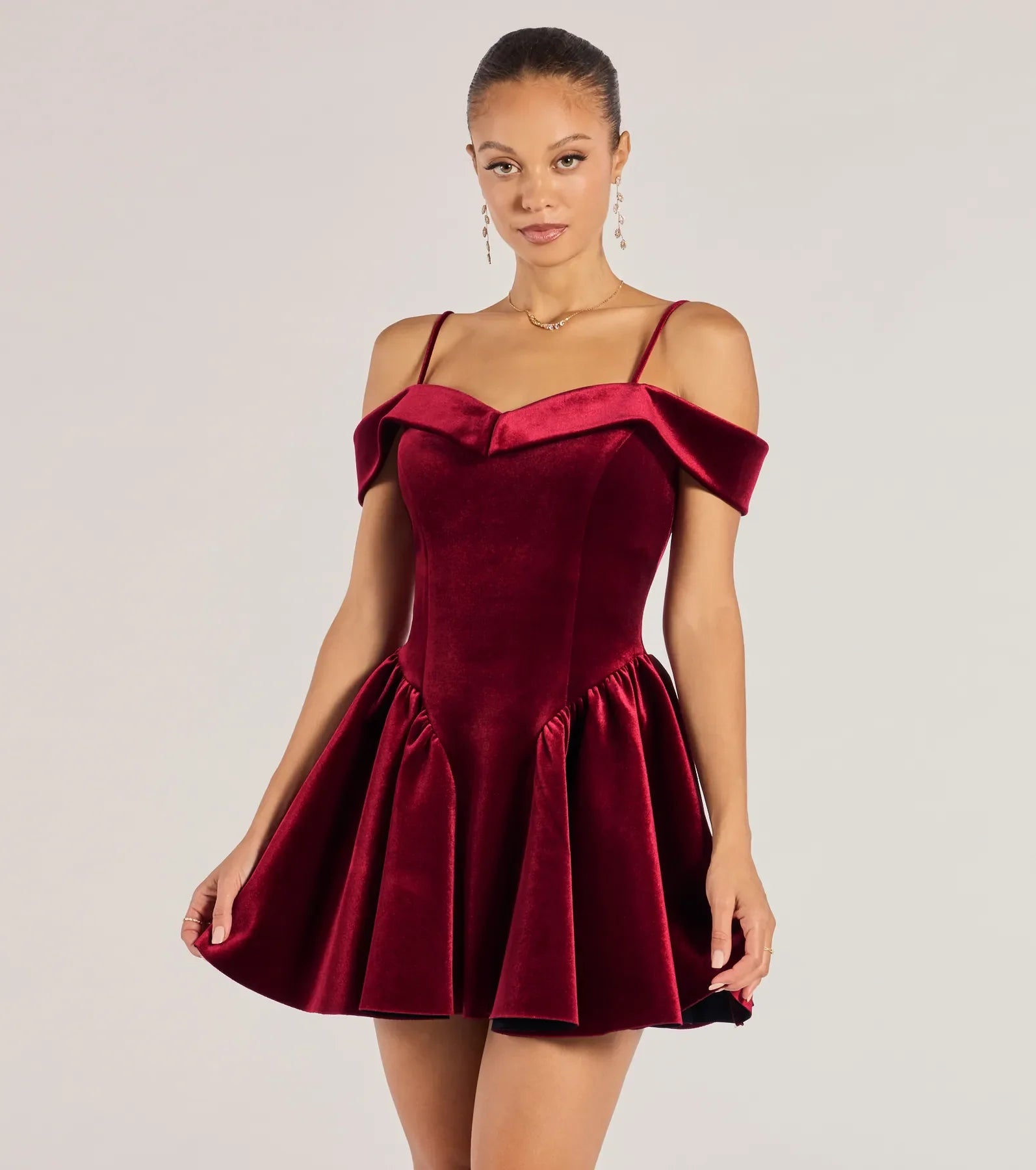 The Andie Velvet Drop Waist Skater Dress is your new go-to burgundy dress—effortless, versatile, and made to update your spring or summer style in seconds.
