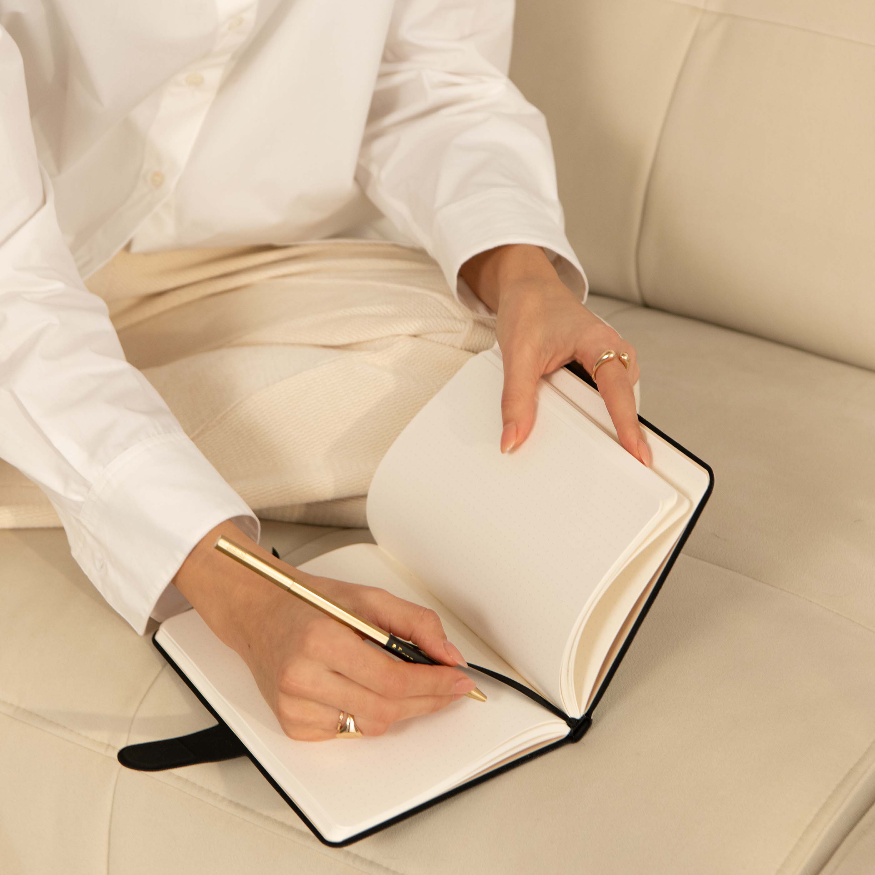 CM_19NT_Dotted-Notebook_A12