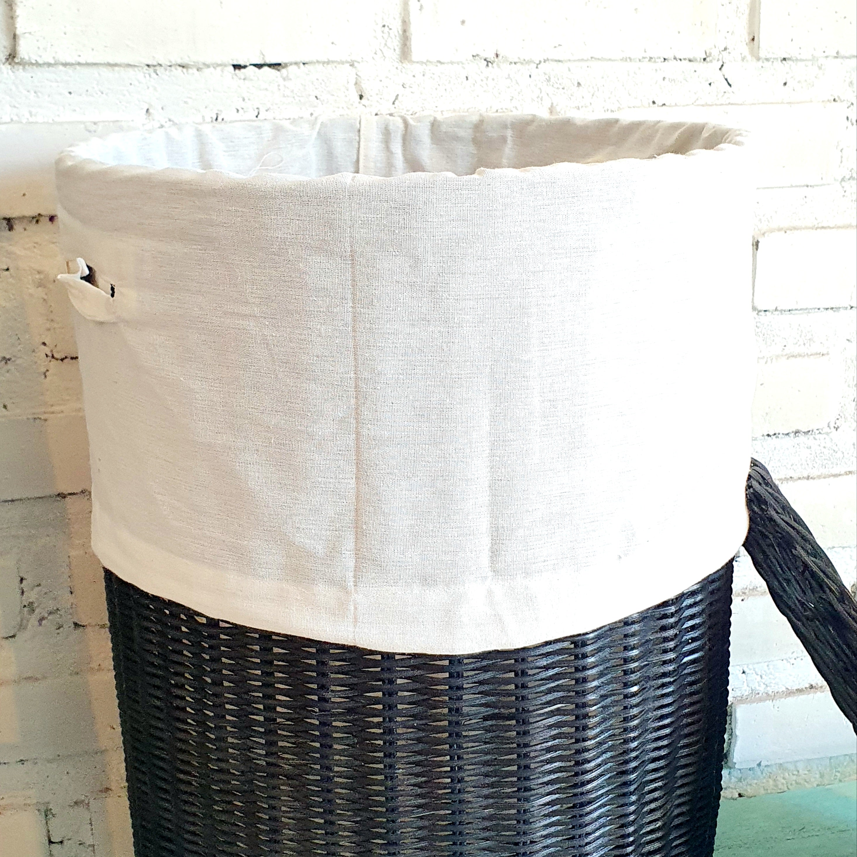 Round Black Rattan Basket with Inner Lid (W) - Canggu & Co