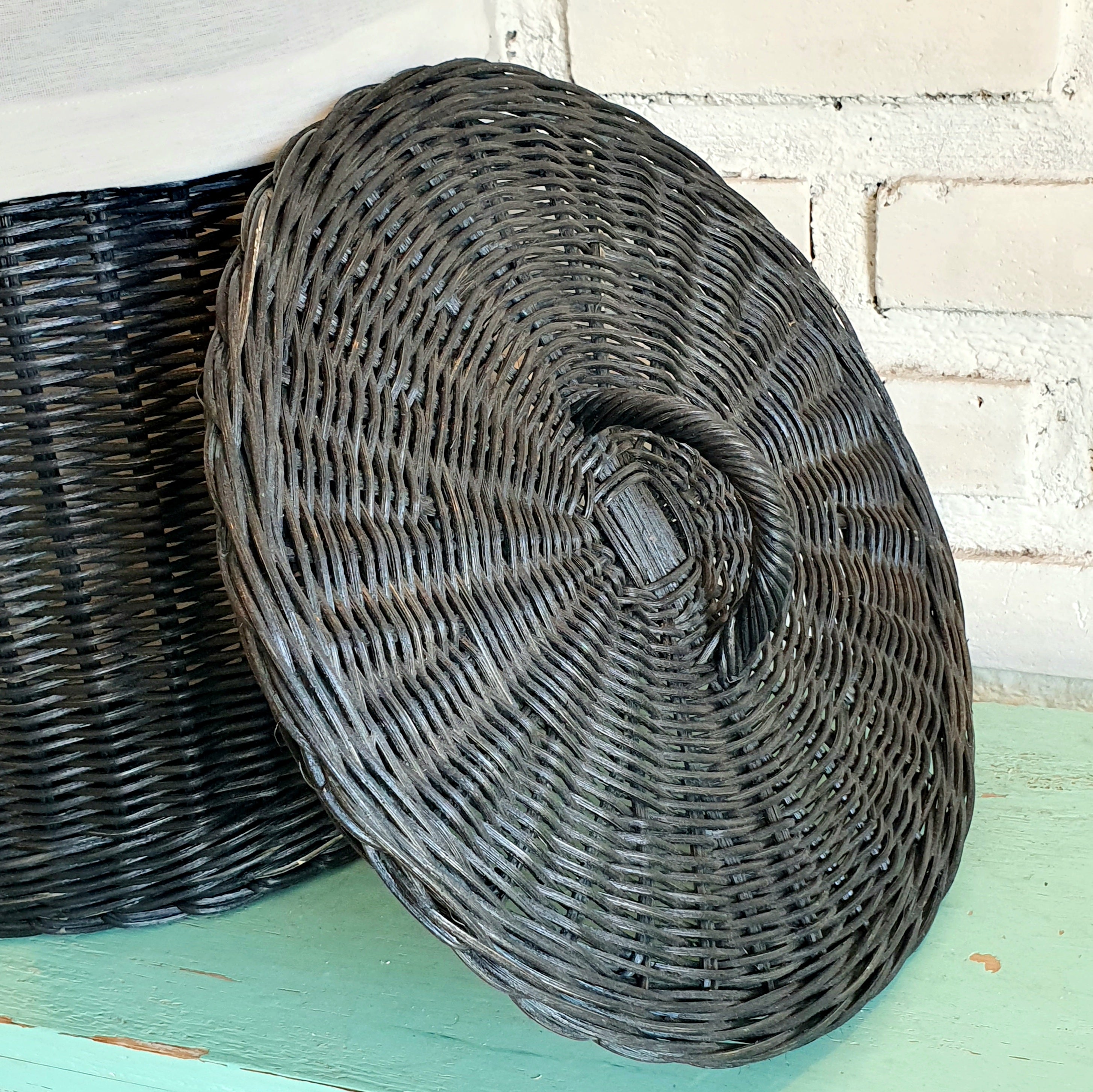 Round Black Rattan Basket with Inner Lid (W) - Canggu & Co
