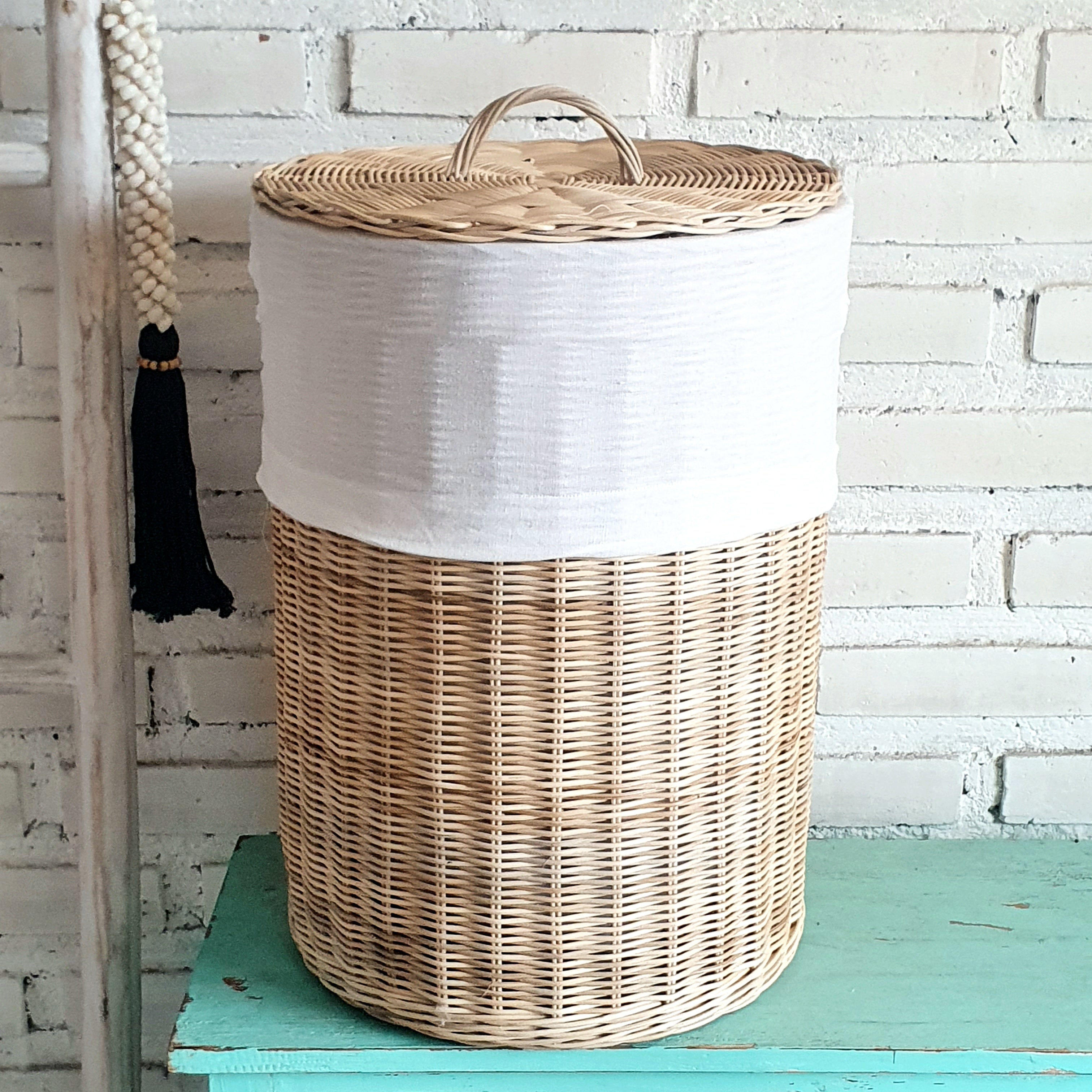 Round Black Rattan Basket with Inner Lid (W) - Canggu & Co