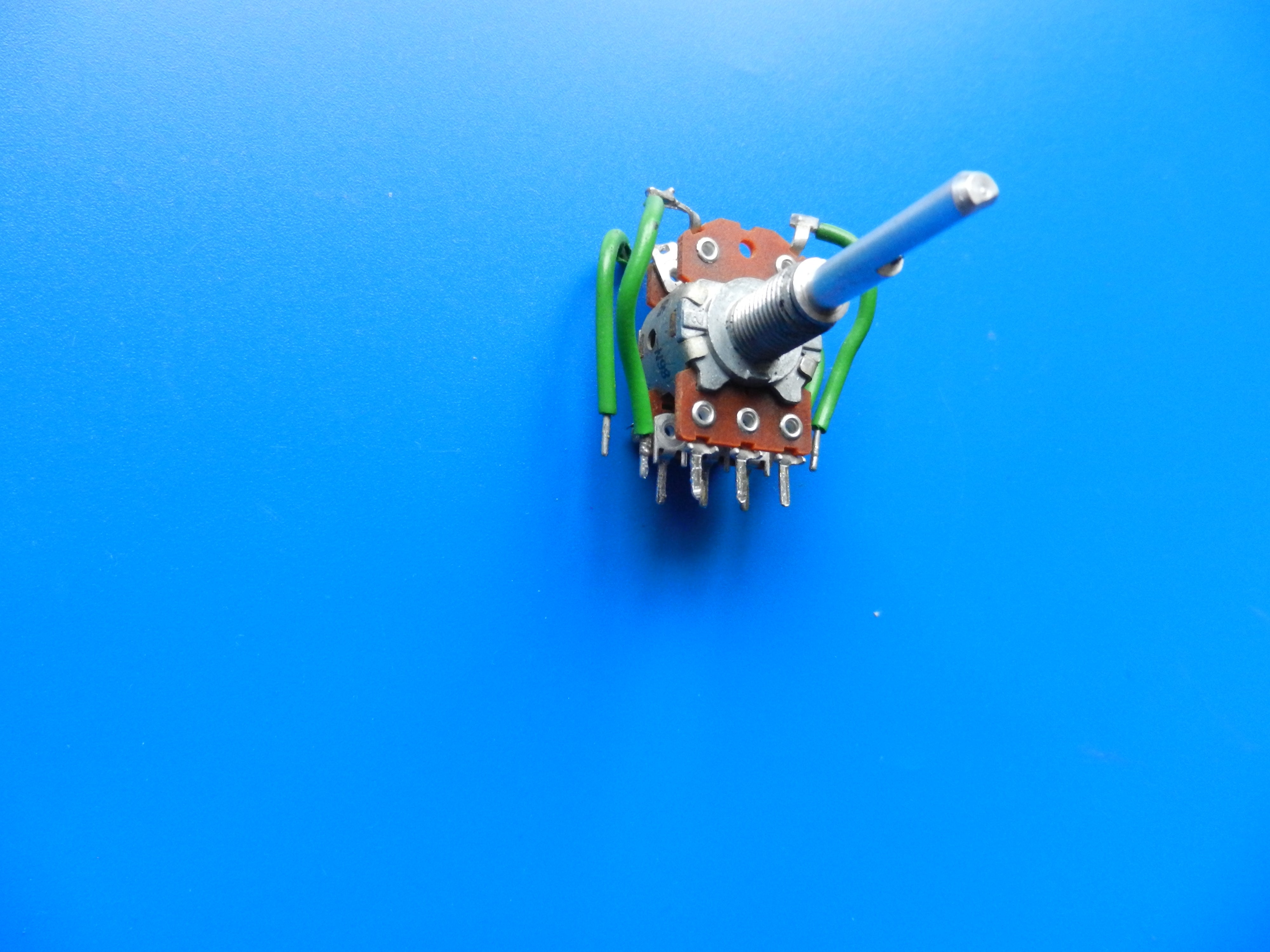 2x100K Lautstärke Potentiometer 59703-14201 für Hifi Anlagen von GRUNDIG