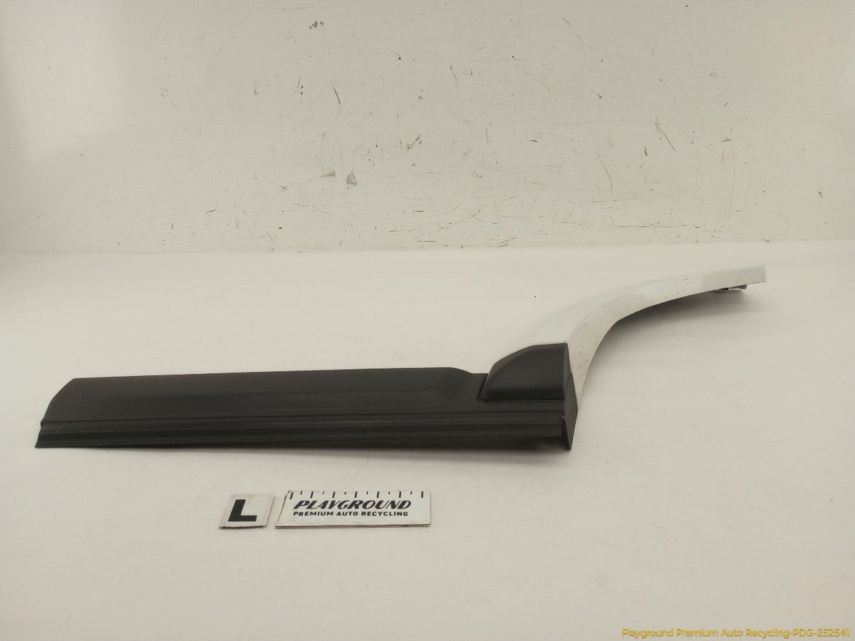 Land Rover LR4 Driver Left Rear Fender Flare & Door Molding