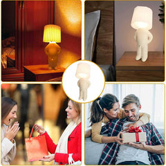 Een kleine verlegen man creatieve lamp