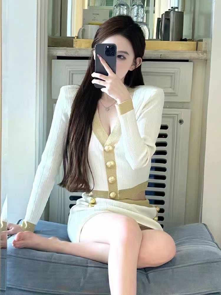 Áo BM cổ tim viền kim tuyến MÀU TRẮNG 4690