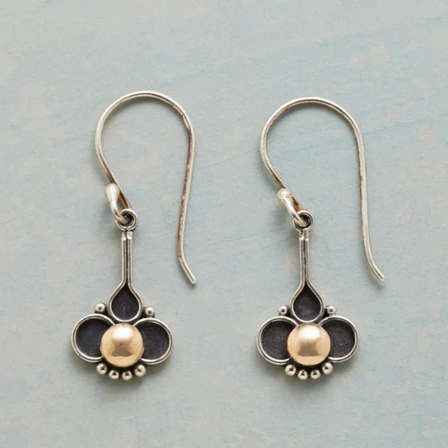 Boucles d'oreilles trèfle boho avec perles en or