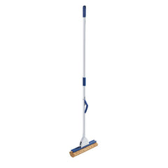 Der Haug Bürsten KG FEUCHTWISCHER MIT STAHLSTIEL 1400X330X85MM, in weiß und blau, verfügt über einen langen Griff, einen Auswringhebel und einen rechteckigen Schwammkopf - perfekt für die Bodenreinigung - der aufrecht vor einem weißen Hintergrund steht.