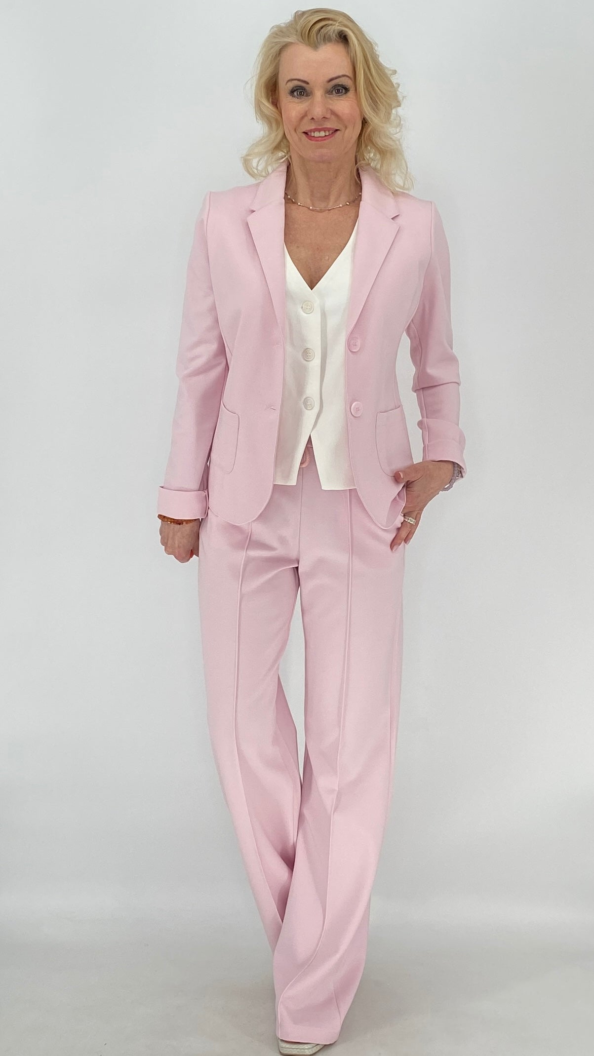 ESViViD Hose mit genähter Bügelfalte in rosa - By Elena FashionBy Elena Fashion