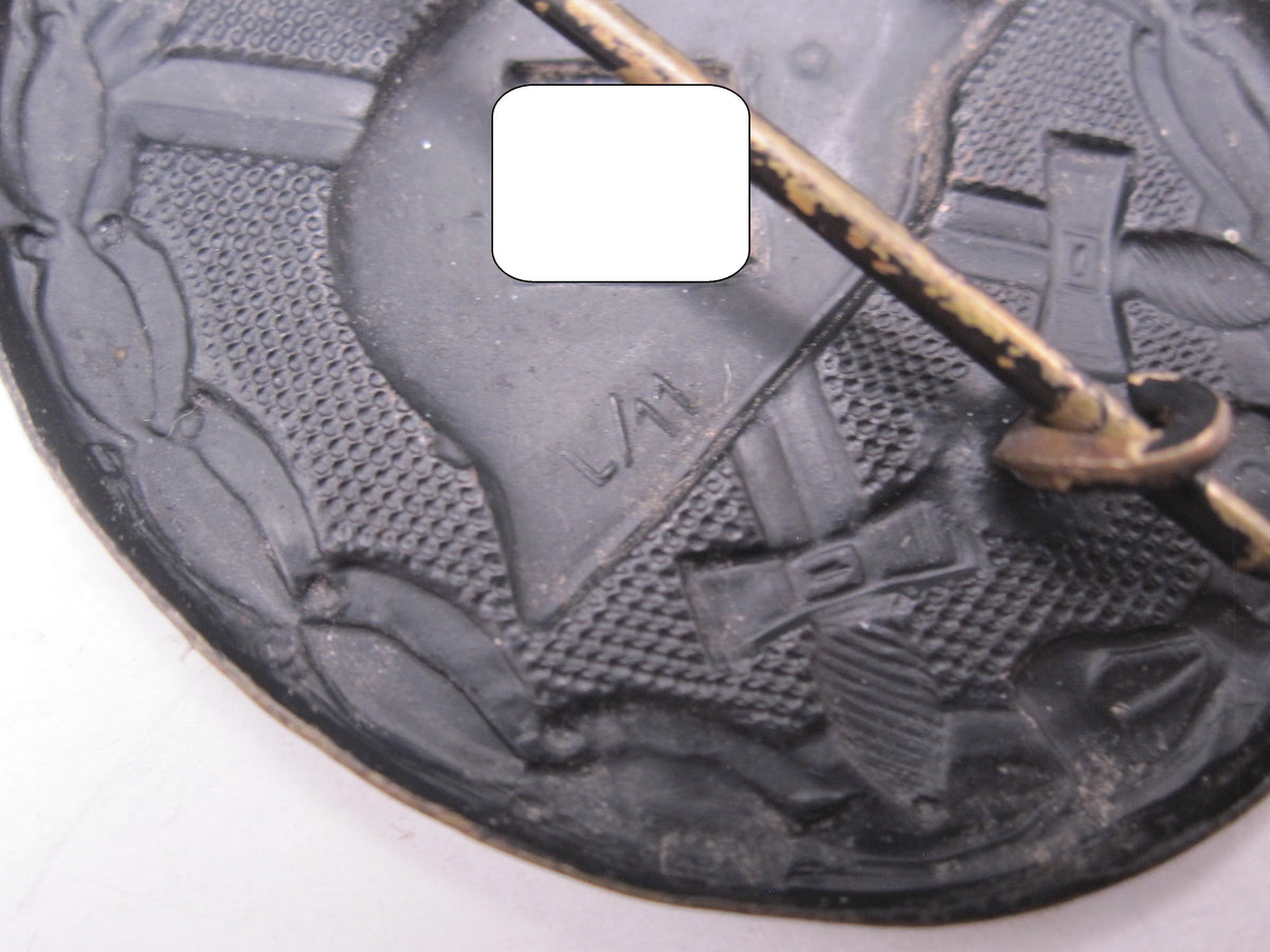 Verwundetenabzeichen 1939 in Schwarz Hersteller: "L/11"