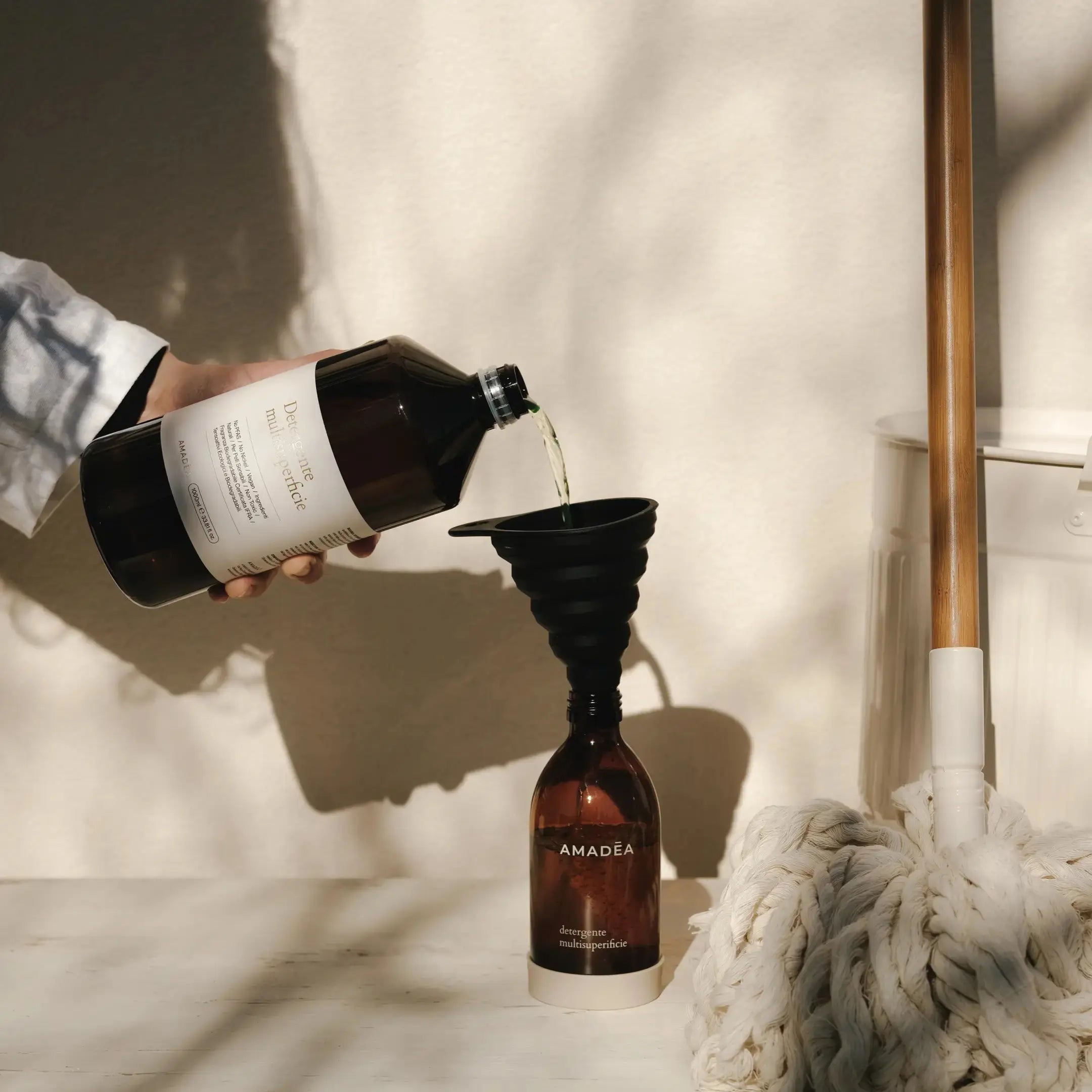 Kit Detergente multisuperficie "Classic" 300ml + 1 Litro AMADĒA HOME