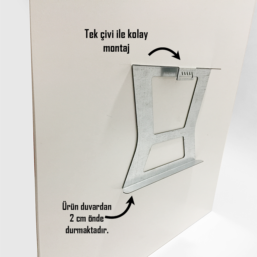 Metal montaj aparatı, tek çivi ile kolay kurulum ve duvardan 2 cm önde durması için tasarlanmıştır.