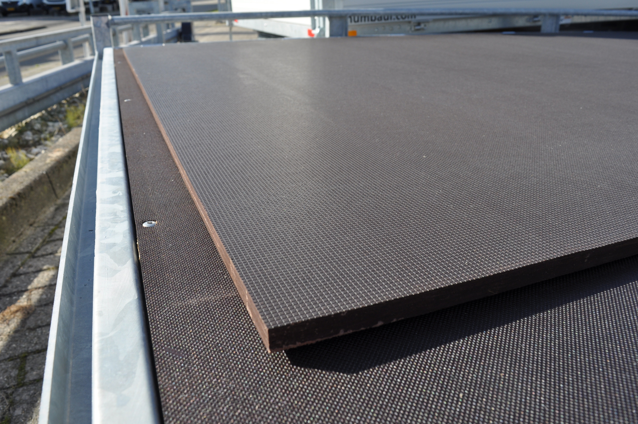 Eduard Anti-slip betonplex vloerplaat aanhanger 2300x1250x15mm - donkerbruin