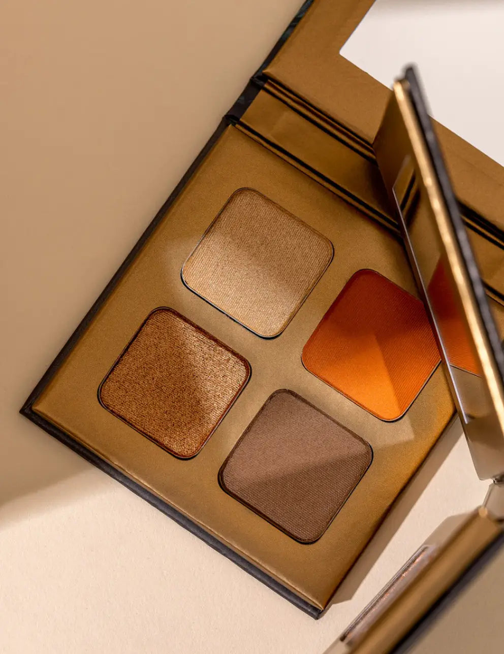 Eyeshadow Quad Palette Wind, Eyeshadow quad, eyeshadow palette, oogschaduw, oogschaduw palette, Inika Organic, Inika, Eyes, Ogen, glitter, natural makeup, natuurlijke make-up, make-up, vegan, vegan beauty, Nourished, Nourished Nederland