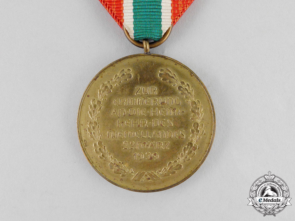 a_return_of_memel_medal_in_its_case_of_issue_by_petz&_lorenz_l_117_1