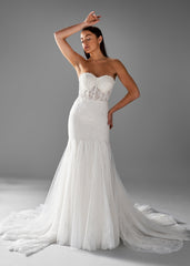 Sweetheart Chantilly Lace Fit and Flare Wedding Dress