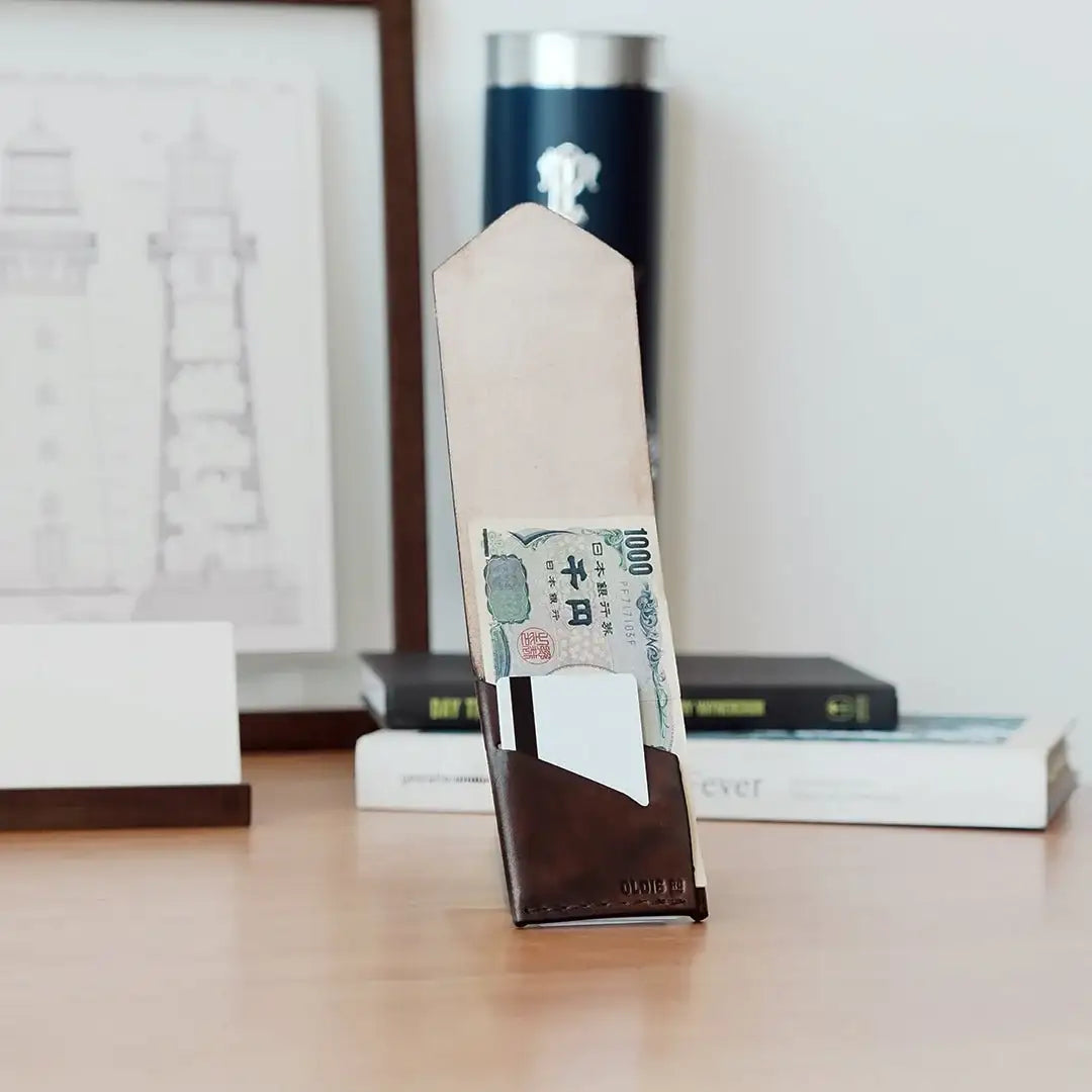 Oldis Three: Minimalist Vertical Wallet - JJ Leathersmith - 