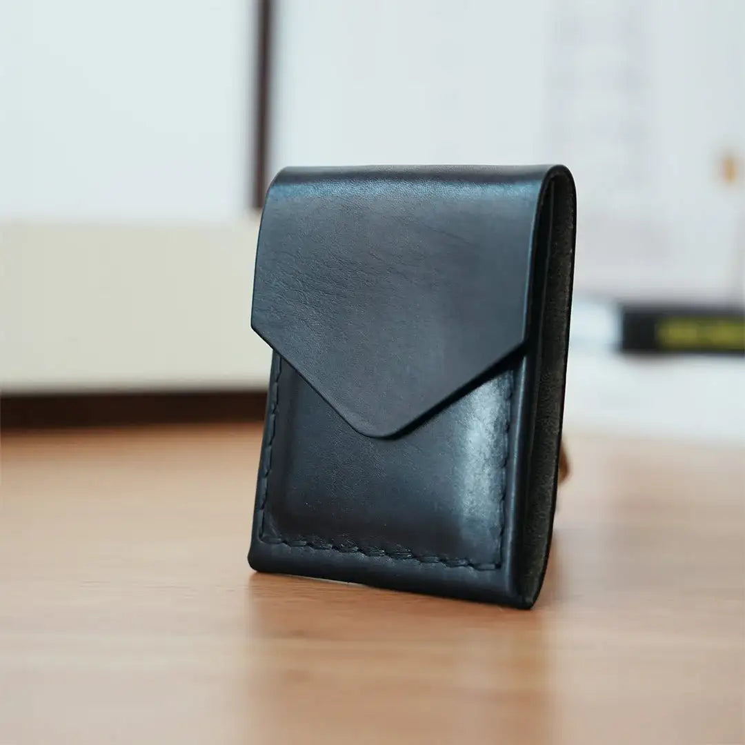 Oldis Three: Minimalist Vertical Wallet - JJ Leathersmith - 