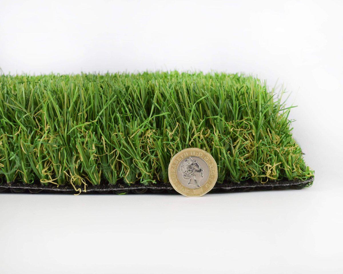 Pound coin next to Olympia XTREME 43mmm Artificial Grass Sample Square